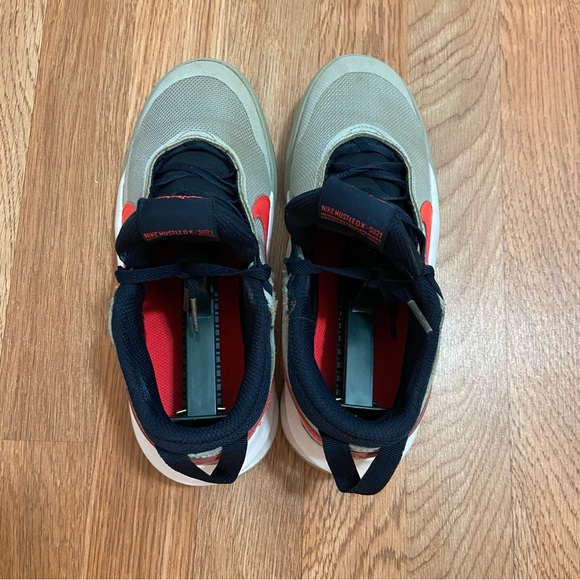 Nike Boys Team Hustle D 10 SE CZ4179-001 - Picture 5 of 8